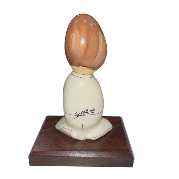 Vintage Ceramic/Resin Nurse Figurine with Wood Base 5.7" tall, Signed & Dated - Picture 4 of 11